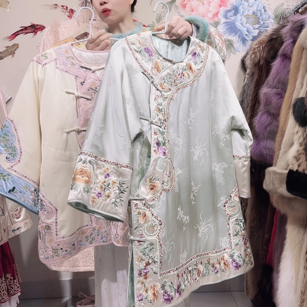 秋冬款圆领刺绣醋酸缎太太服