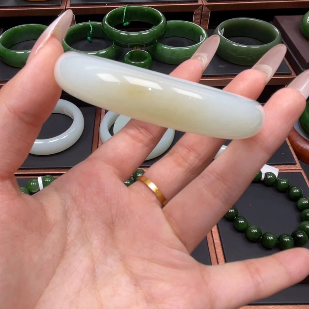 和田玉未镶嵌手镯