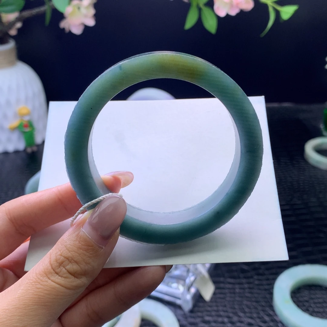 定制翡翠未镶嵌手镯