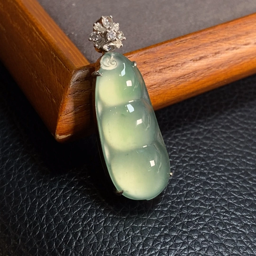 翡翠颈饰18K金镶嵌32.0-14.0-6.2