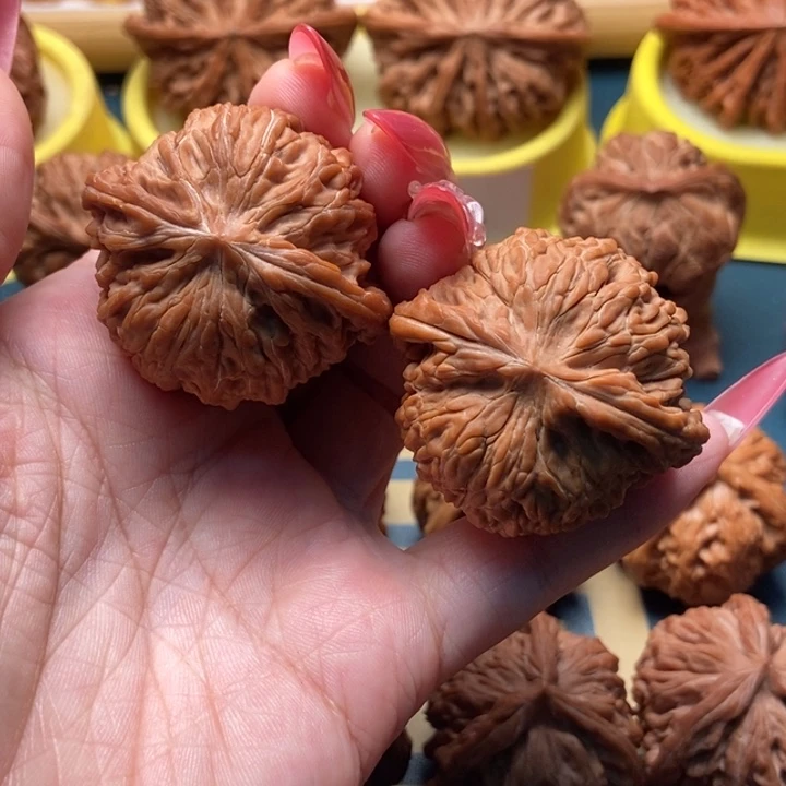 黄***朵把件文玩核桃磨盘狮子头全品 41