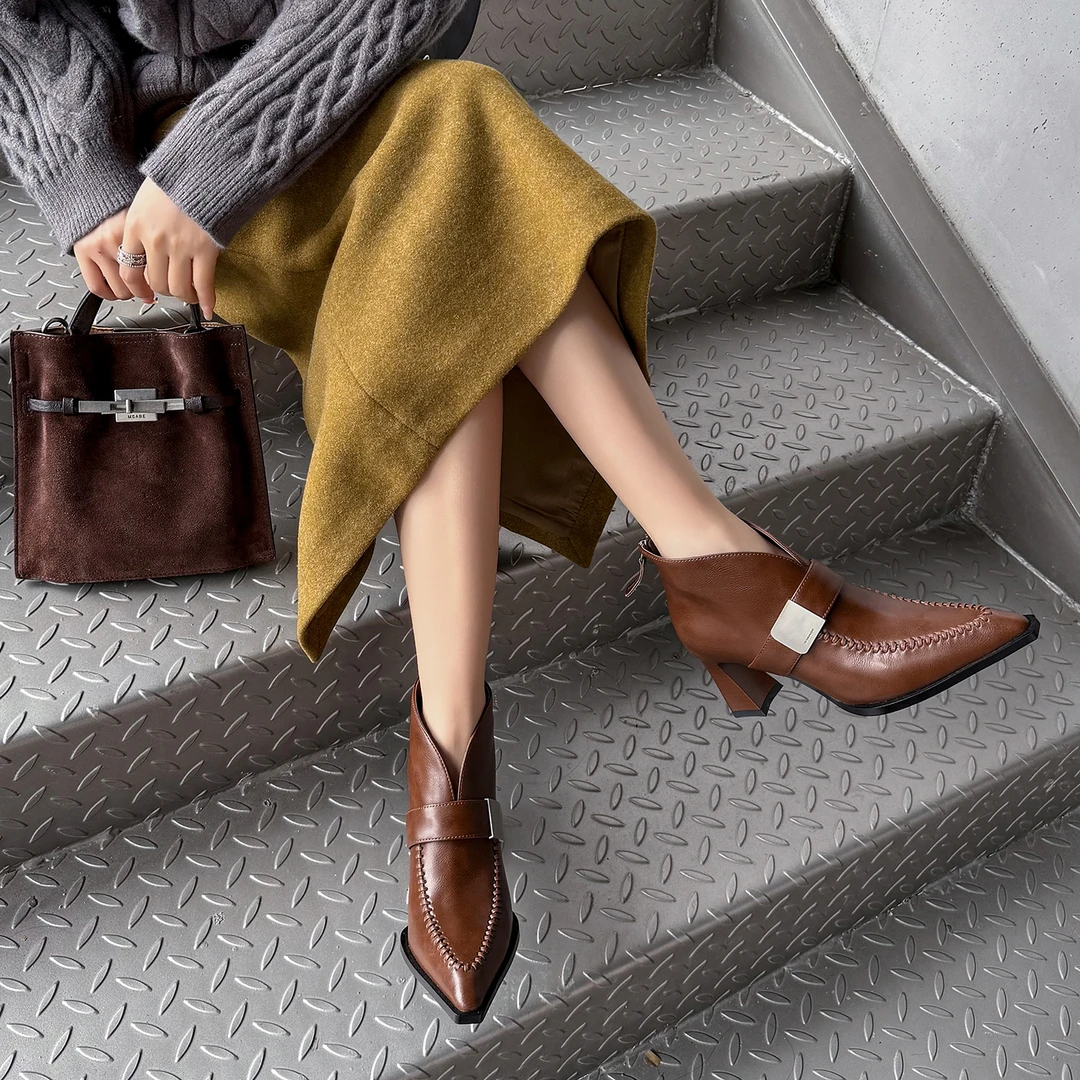 牛皮/7cm秋冬新款时尚百搭尖头粗跟防滑水染复古英伦风短靴A8067