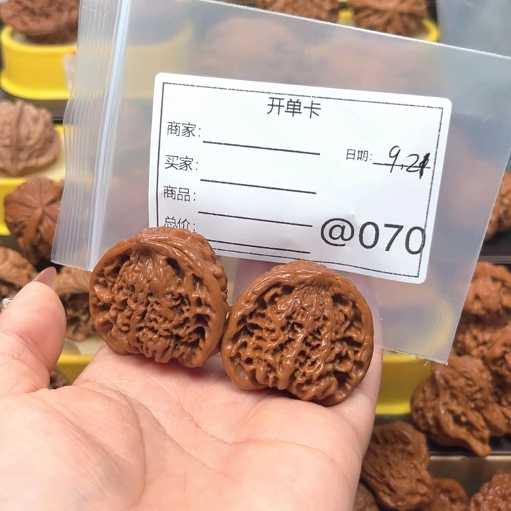 T***e吊坠桃核蛇头11111