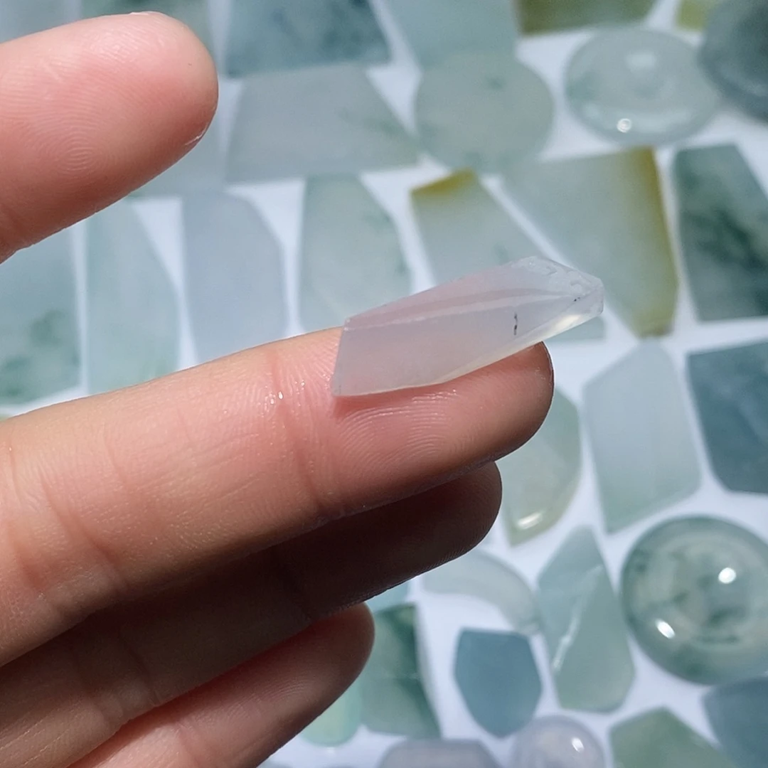 翡翠未镶嵌颈饰5333