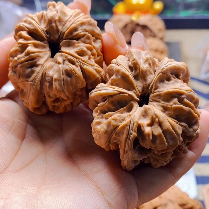 凤***育文玩核桃把件闷墩三棱