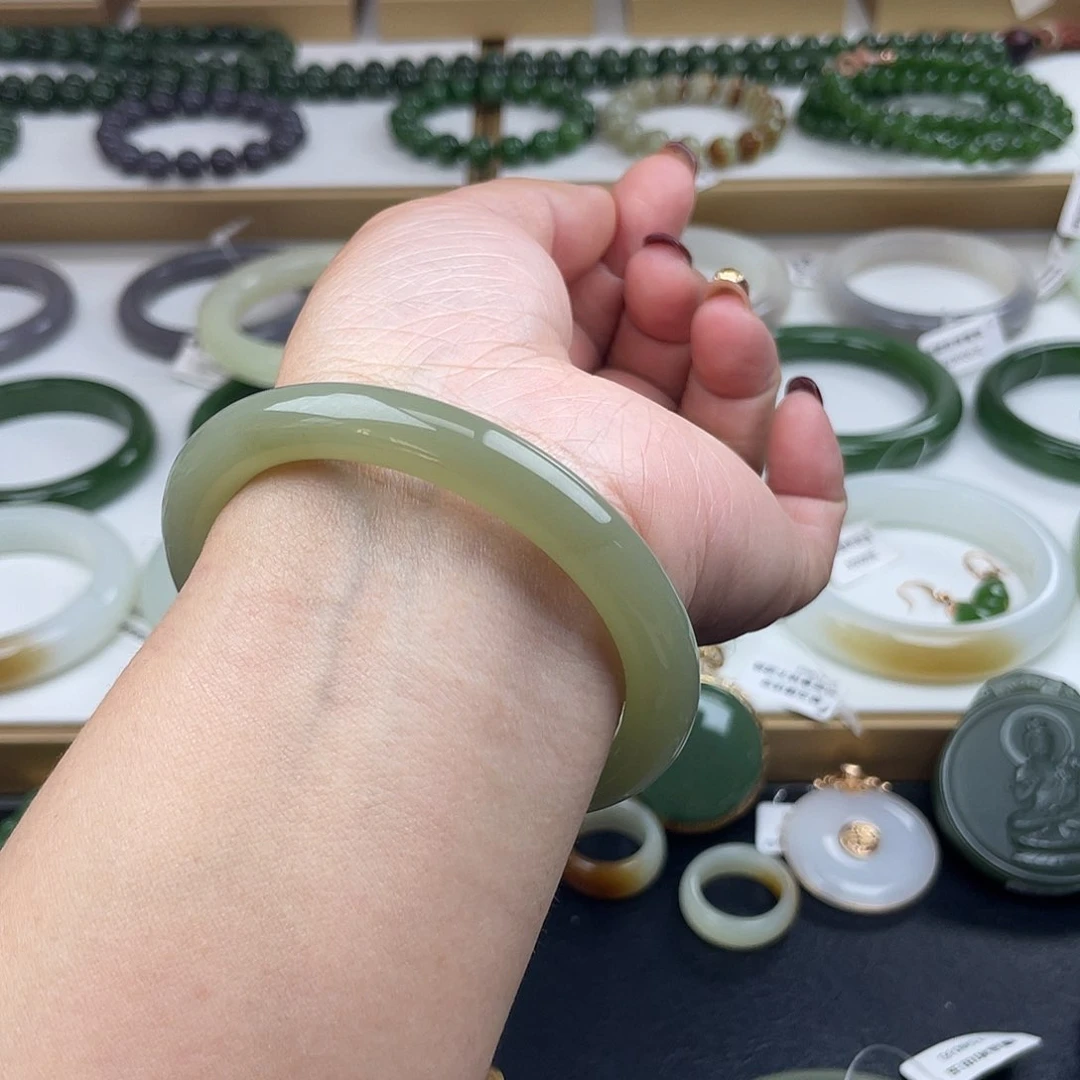 和田玉手镯未镶嵌