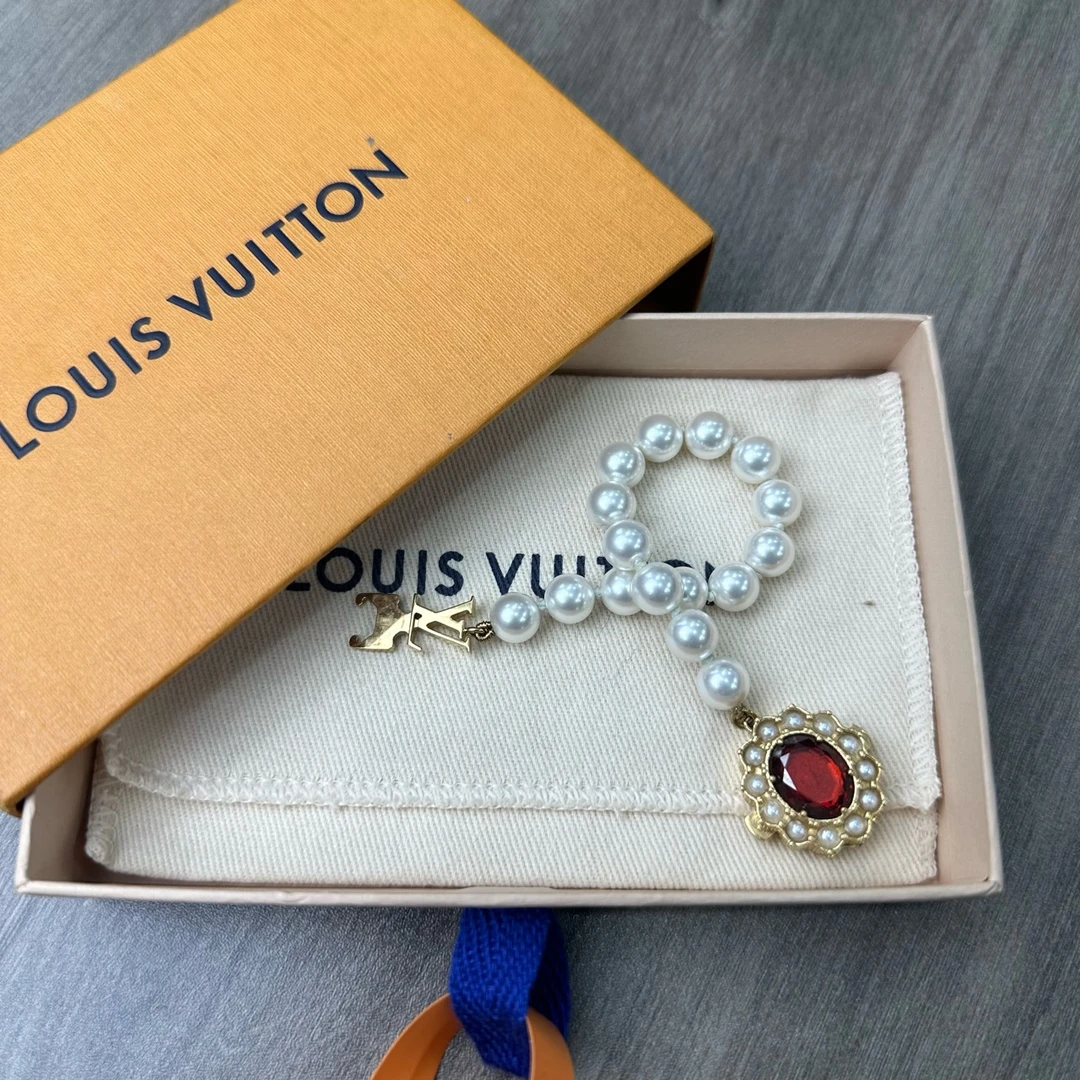 119 路易威登/Louis Vuitton 做旧黄铜 秀款珍珠手链 长度19-20