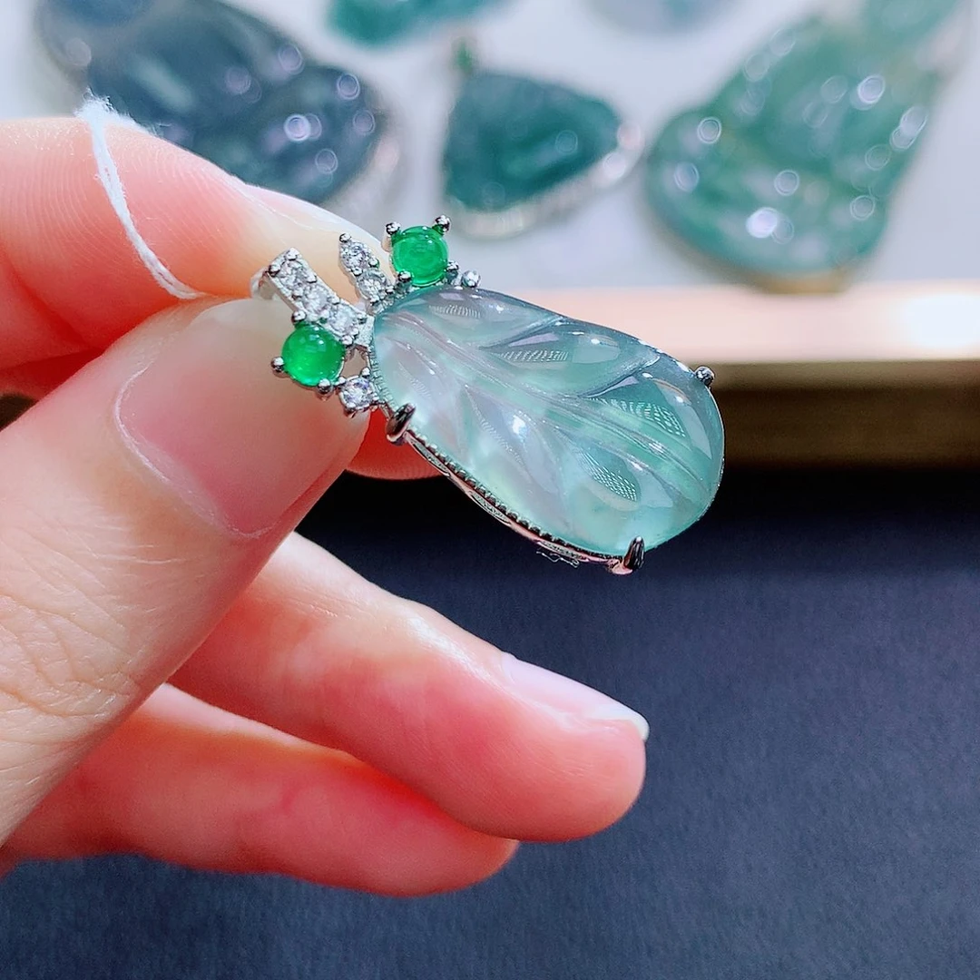 翡翠挂件未镶嵌翡翠