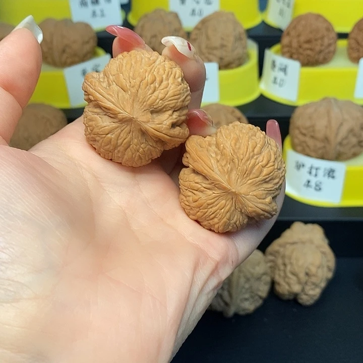 吊坠文玩核桃绣球