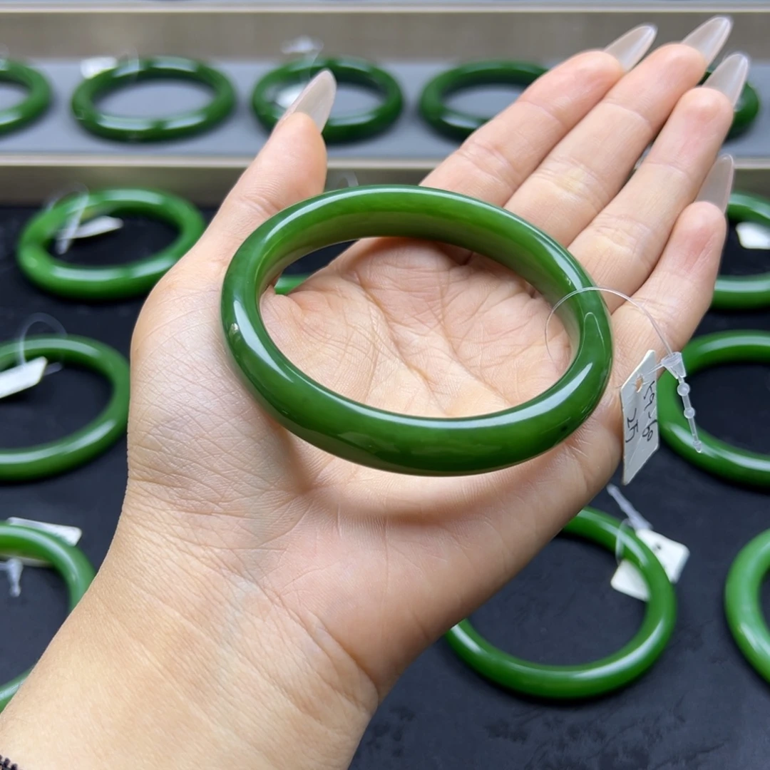 和田玉（碧玉）未镶嵌手镯红皮阳绿