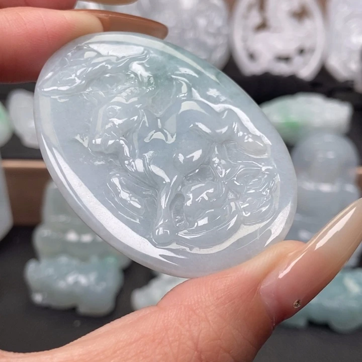 翡翠未镶嵌颈饰羊