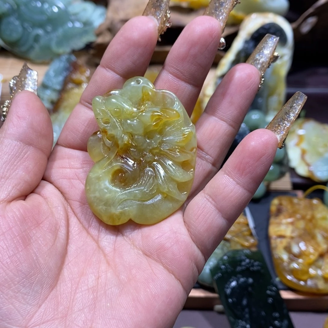 蛇纹石玉颈饰未镶嵌