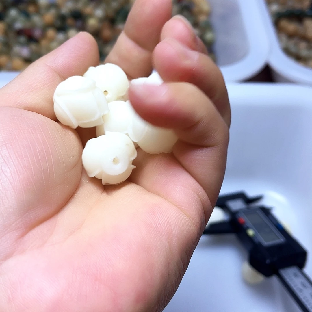 吊坠白玉菩提白玉菩提20雕刻玉莲花3颗