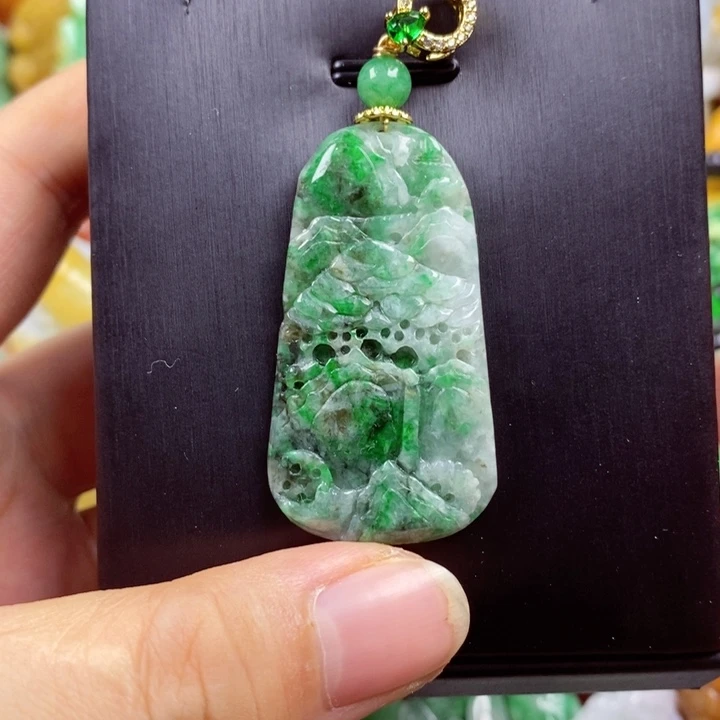 翡翠未镶嵌吊坠(赠链)