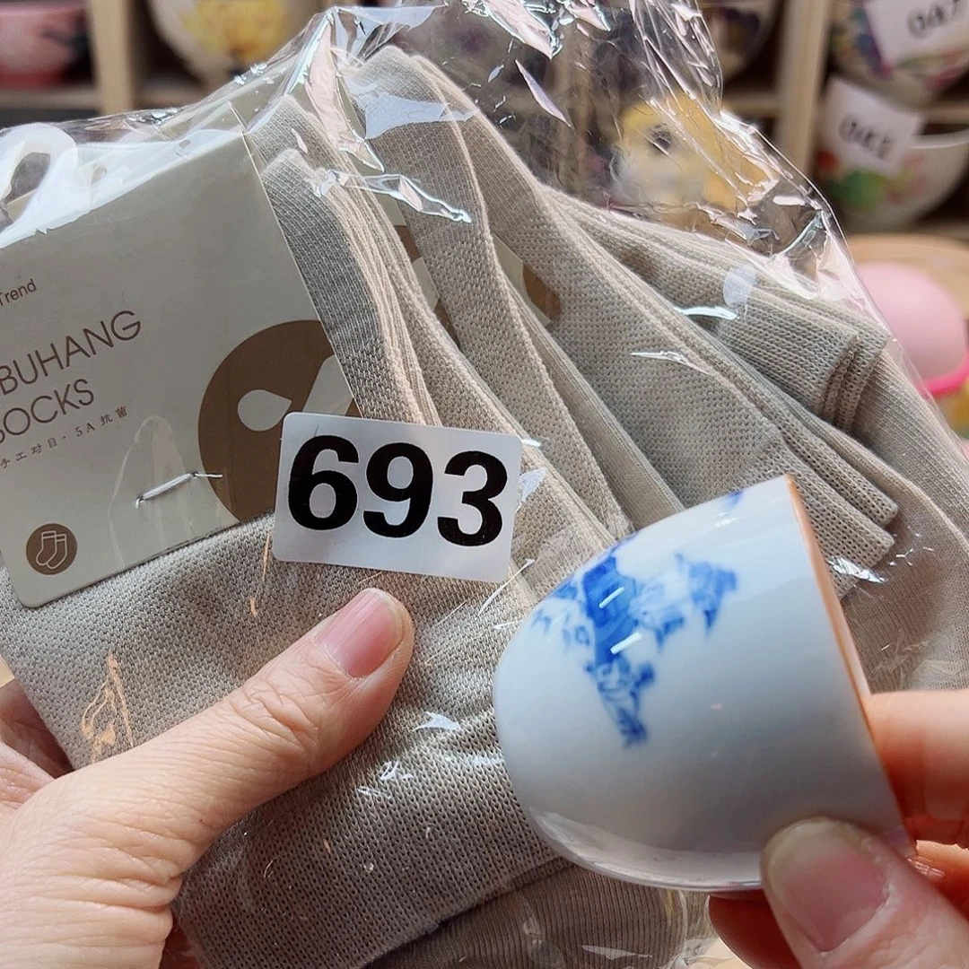 15585885689898989999