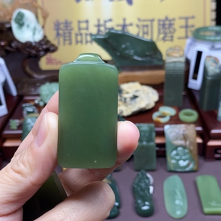 岫岩老玉（透闪石质玉）析木未镶嵌E***n