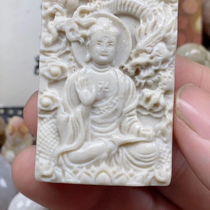 颈饰未镶嵌硅化珊瑚（珊瑚玉）