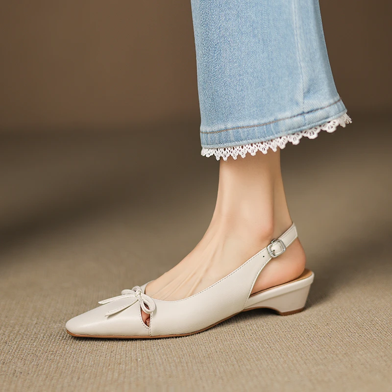 3cm法式蝴蝶结后空凉鞋米白色尖头坡跟真皮夏新款包头四季鞋粗跟