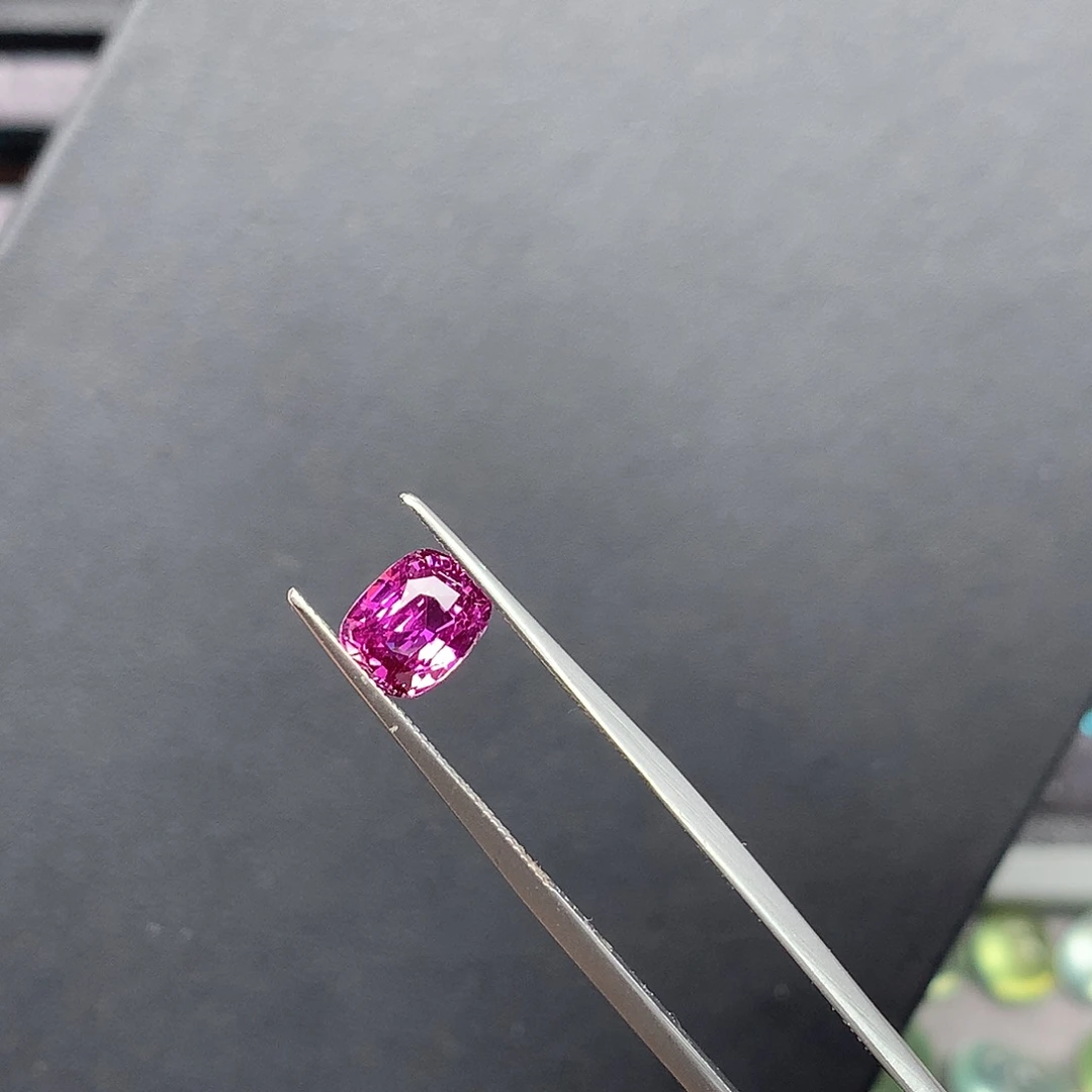 蓝宝石裸石1.9克拉紫蓝宝