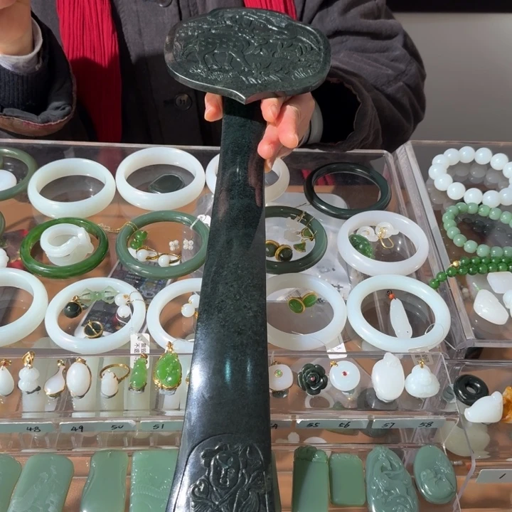 和田玉颈饰未镶嵌青玉如意