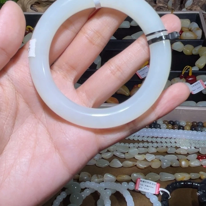 喜***.和田玉未镶嵌手链