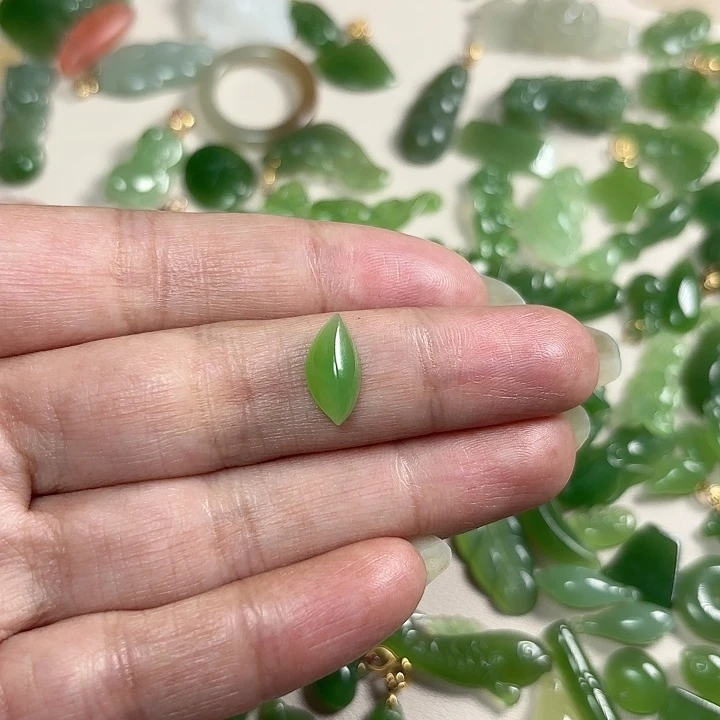 宁***丽和田玉（碧玉）未镶嵌颈饰戒面