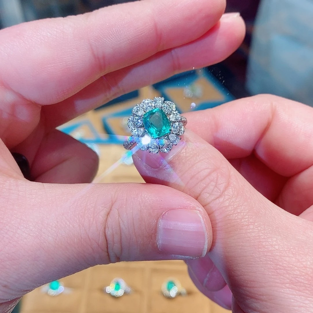 祖母绿戒指18K金镶嵌哥伦比亚1.28克拉