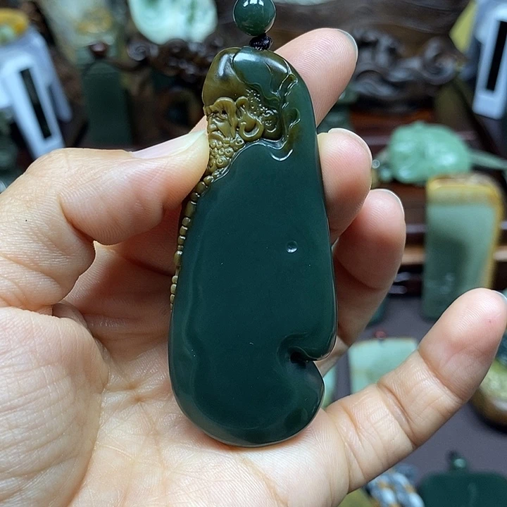 岫岩河磨玉（透闪石质玉）未镶嵌挂件杂**窝