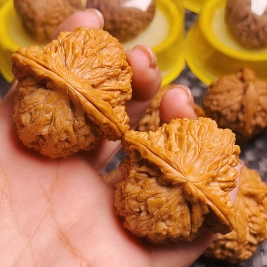 用****5文玩核桃南疆石一对
