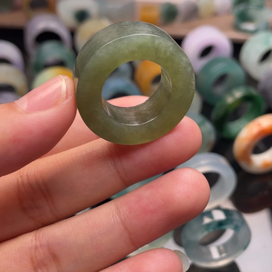 定制翡翠未镶嵌  冰茶绿