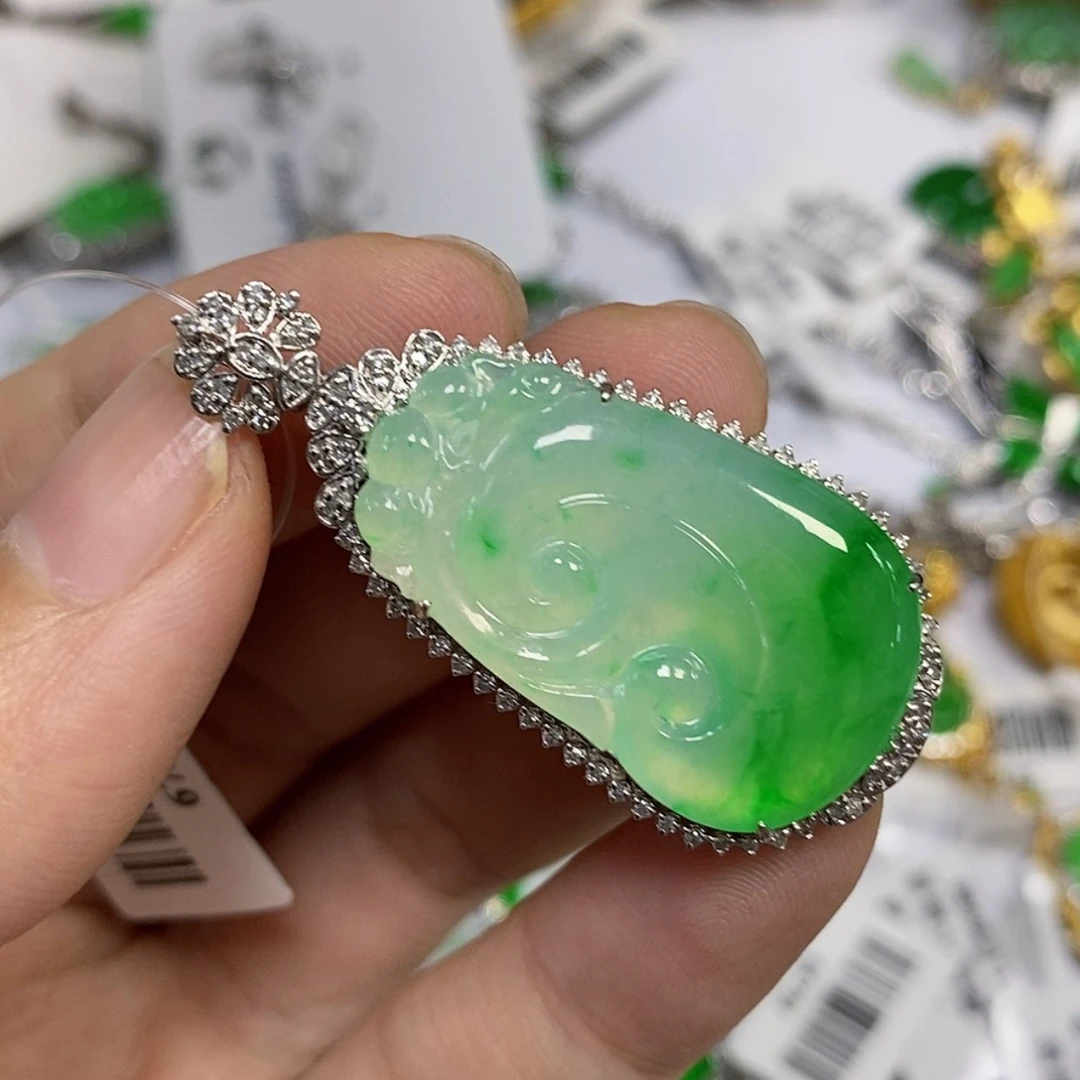 【闪购商品】颈饰18K金镶嵌翡翠H*姐吊坠