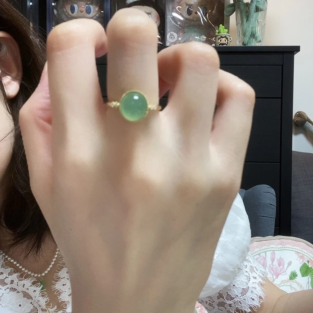 翡翠戒指18K金镶嵌简单