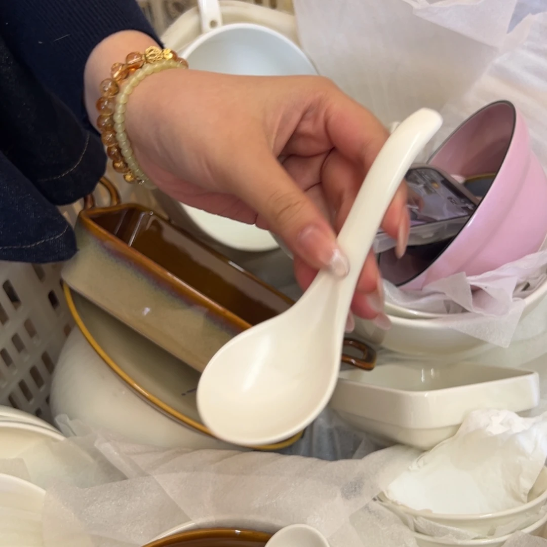 新骨瓷142瑕疵慎拍哑光白 5.75寸 圆头勺