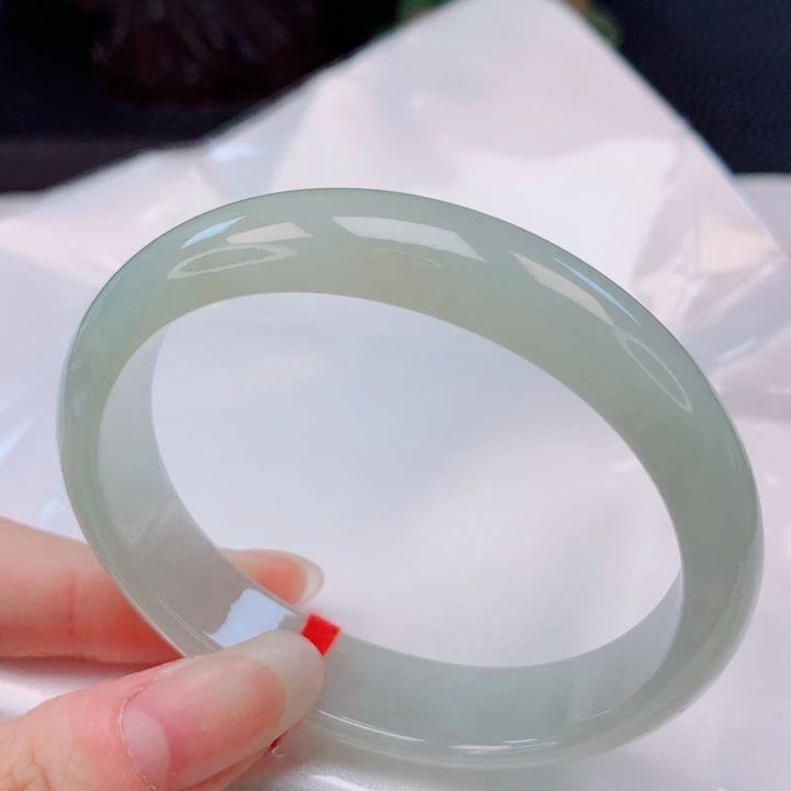 未镶嵌手镯（贵妃镯）翡翠