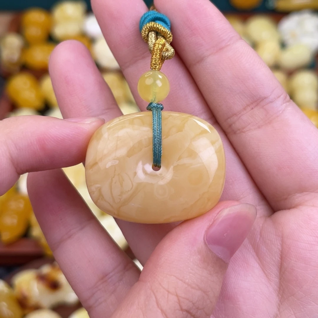 未镶嵌吊坠(赠链)蜜蜡