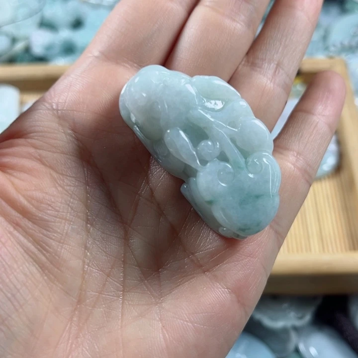 翡翠挂件未镶嵌翡翠