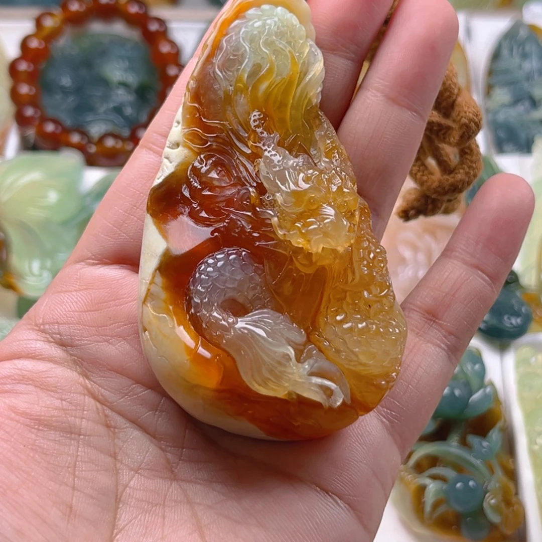 转***他未镶嵌蛇纹石玉颈饰