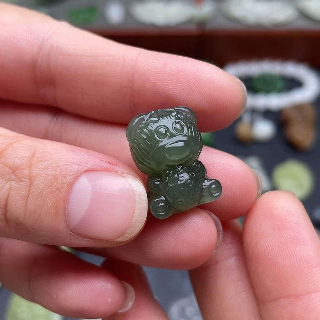 颈饰未镶嵌和田玉草莓熊吊坠