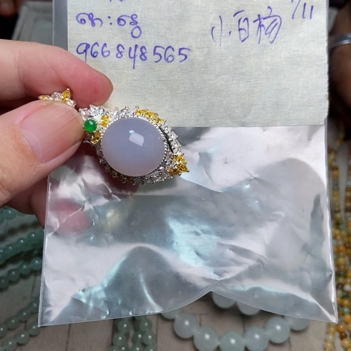 未镶嵌定制翡翠小*杨鸽子蛋