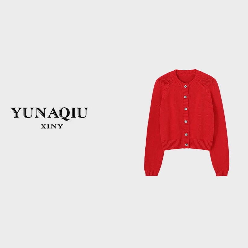 YUNAQIU-3058红色圆领时尚女士短款毛衣百搭宽松长袖针织开衫