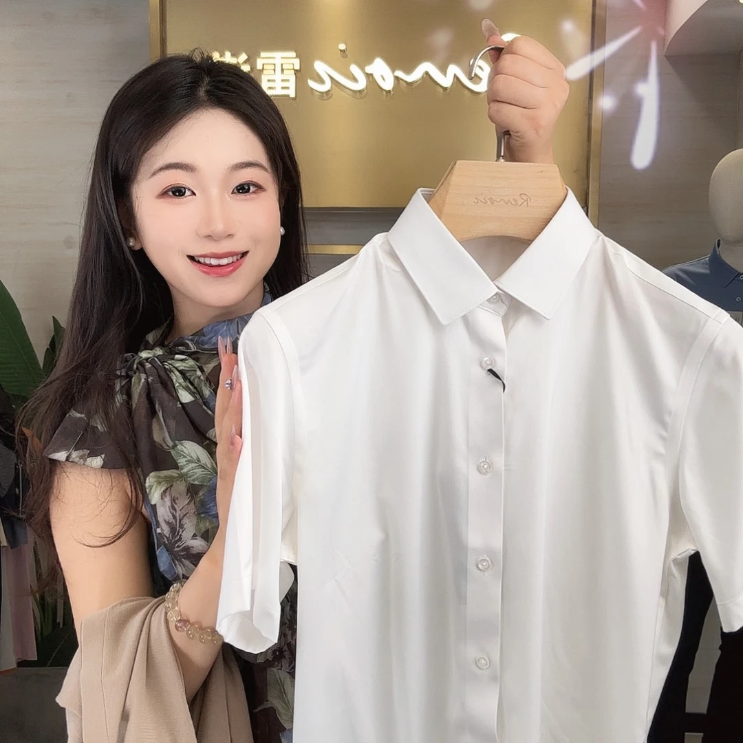 衬衣的颜色也是非常好看了呢好好看