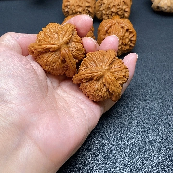 用***3文玩核桃把件白奔