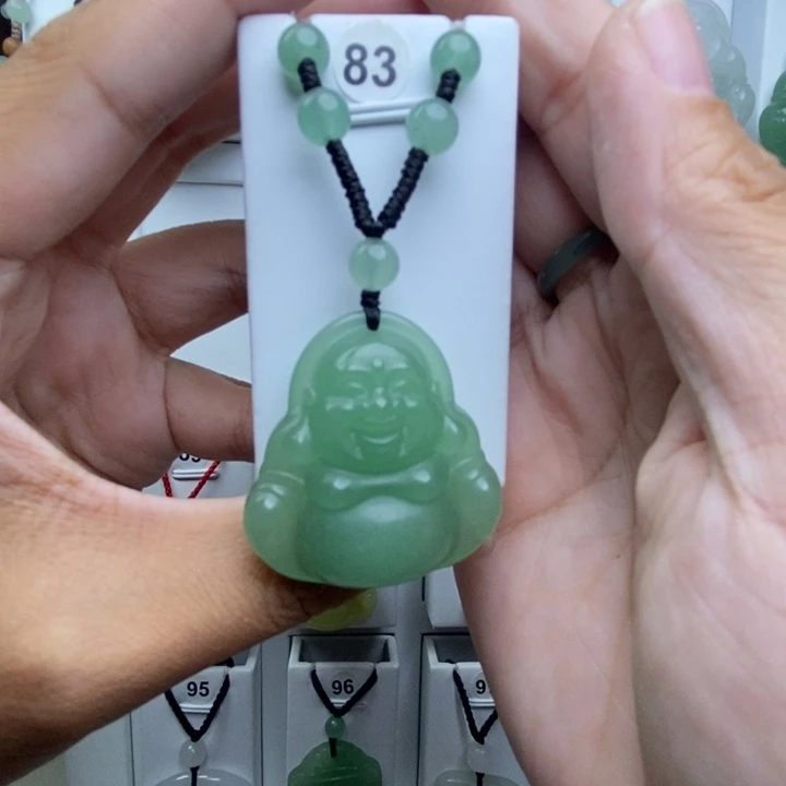 放***手石英质玉未镶嵌颈饰