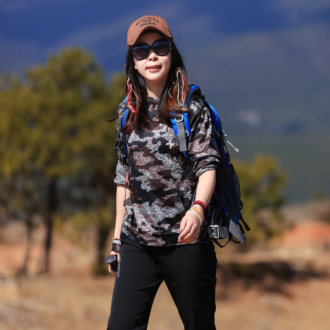 雪丘岛户外2025新款迷彩速干衣运动登山出游连帽长袖快干t恤女款