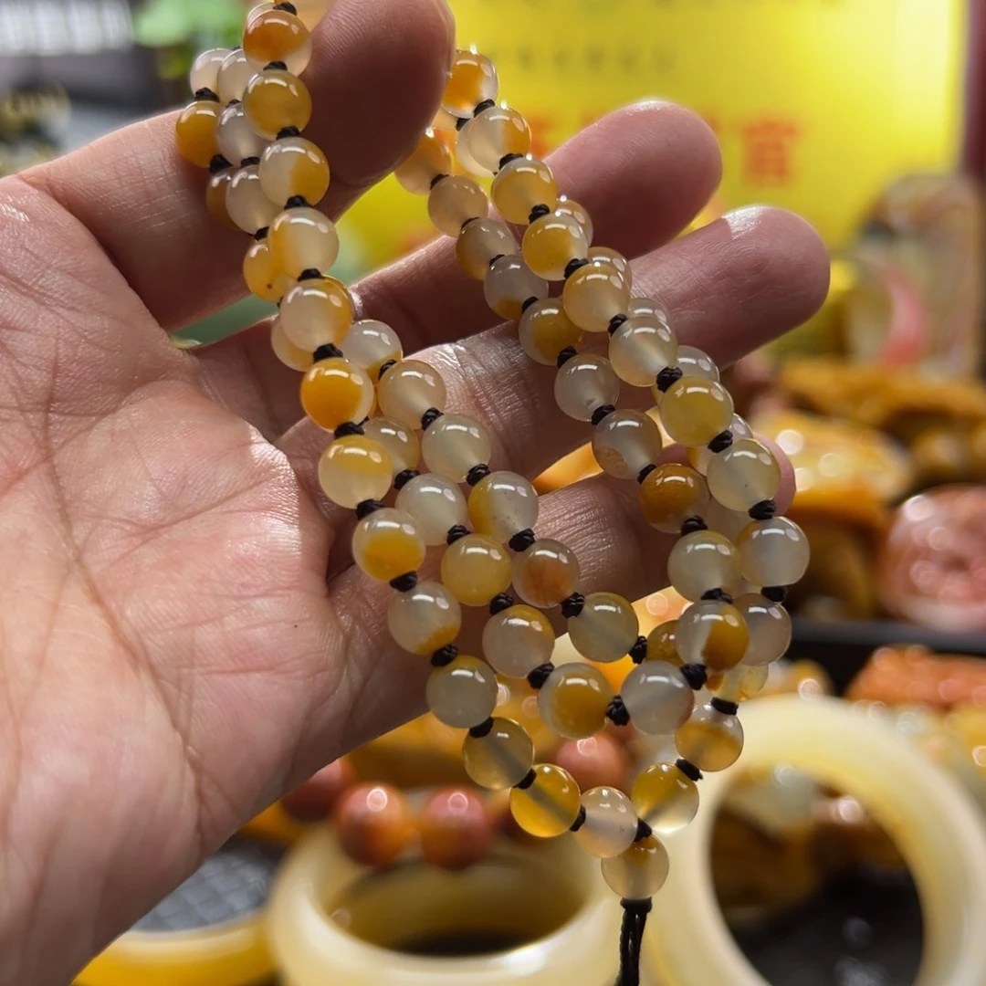 颈饰未镶嵌石英质玉
