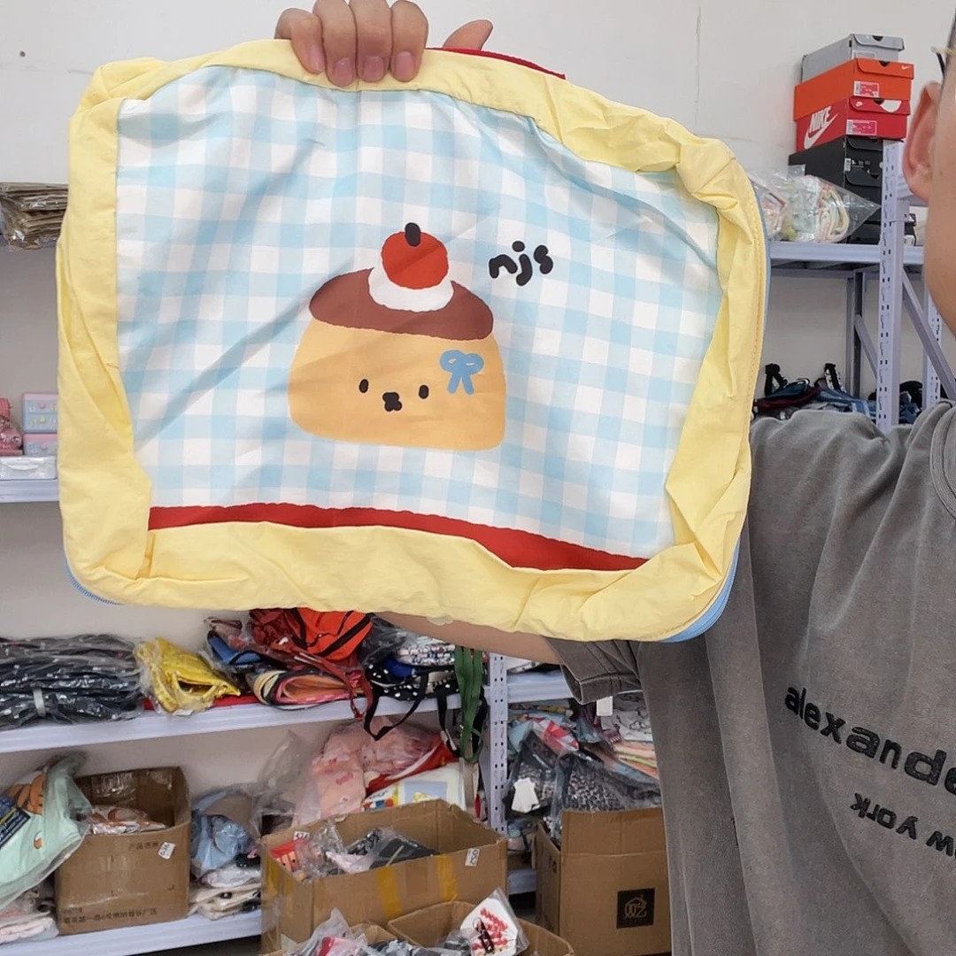 PU化妆包等各种产品的