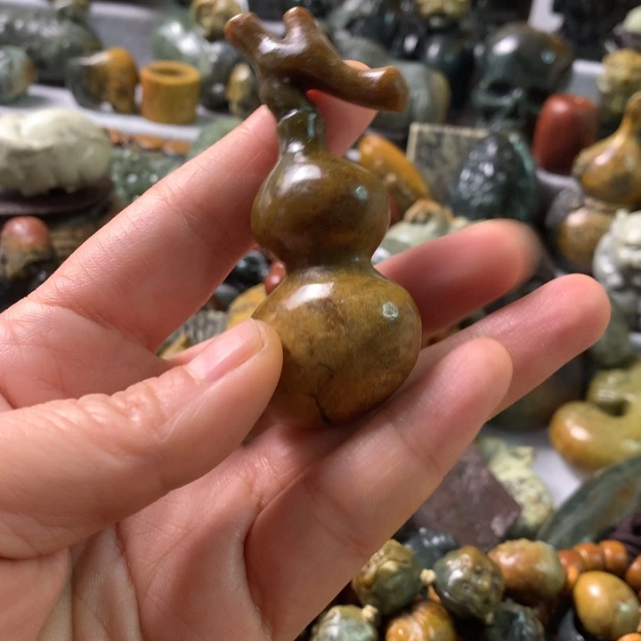 未镶嵌岫岩河磨玉（透闪石质玉）把件