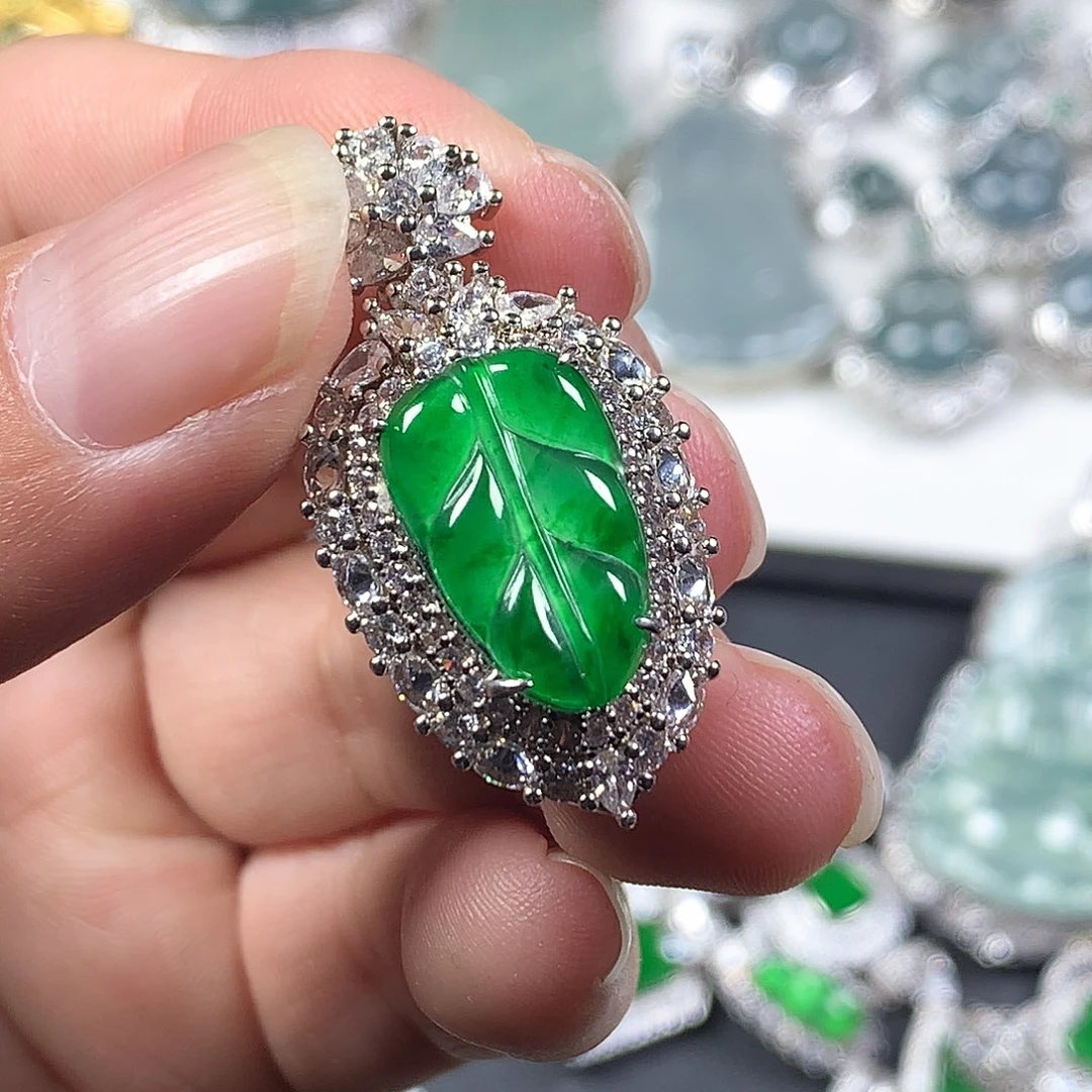 翡翠未镶嵌颈饰叶子