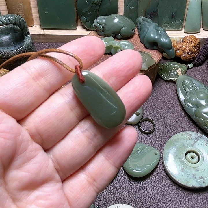 岫岩河磨玉（透闪石质玉）手绳未镶嵌遇**晴