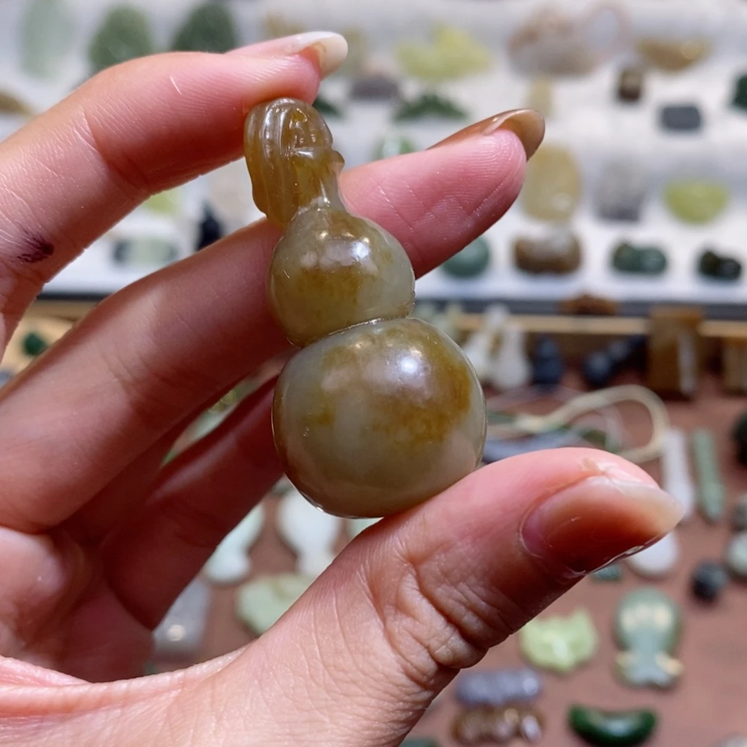 小***布和田玉未镶嵌颈饰